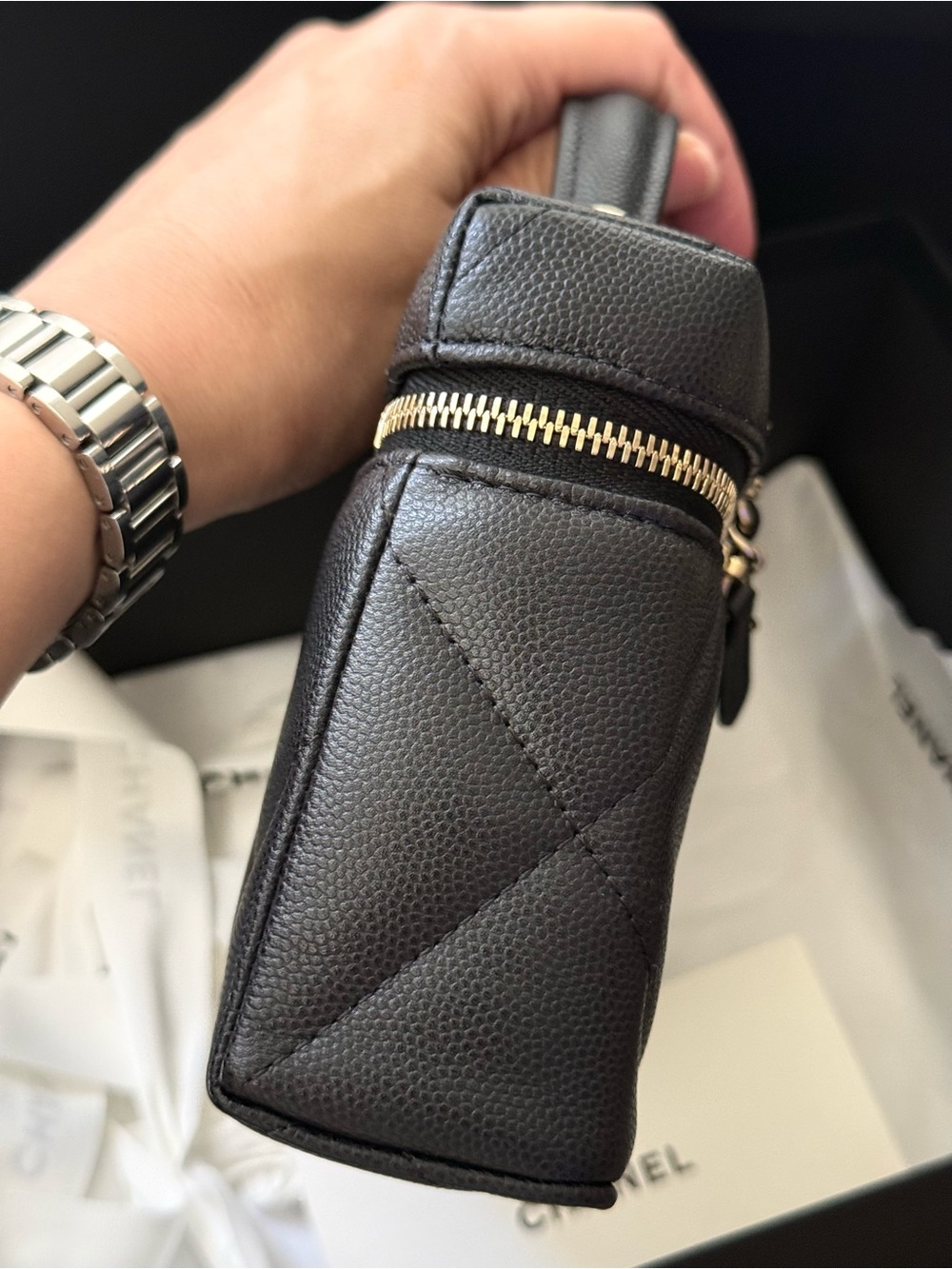 CHANEL Slim Vanity Top Handle With removable gold strap. - Picture 4 of 11